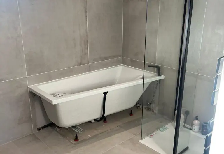 Bath and glass screen fitted by Heat365 in a neutral Sheffield bathroom