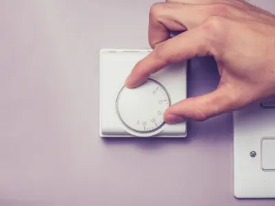 Frost-covered boiler in a cold room – Learn how to manage your boiler in winter for optimal performance. Frost-covered boiler in a cold room - Learn how to manage your boiler in winter for optimal performance.