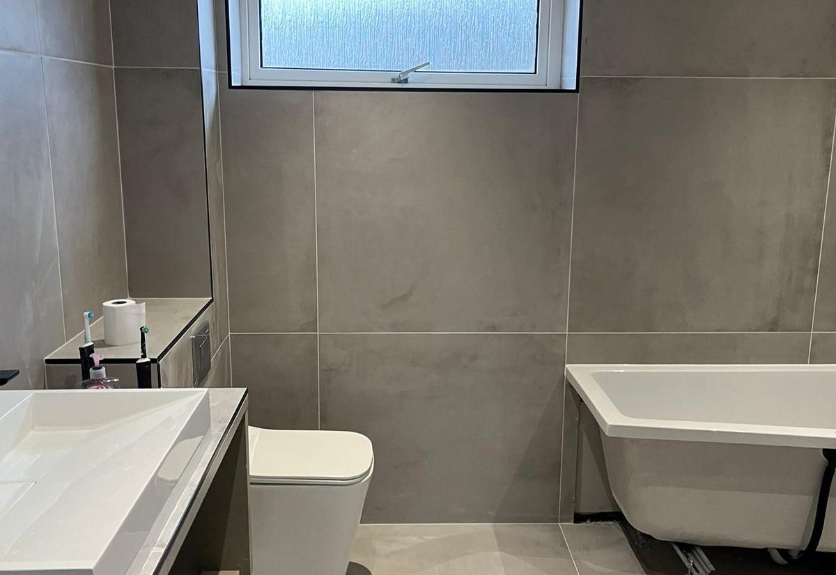 Bath, vanity and toilet fitted to the customer’s design by Heat365 in Sheffield